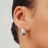 SMALL NELLE HOOPS